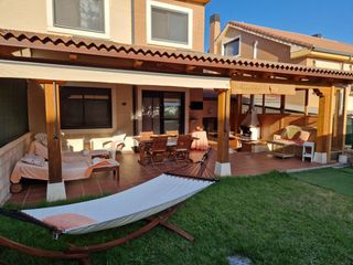 Rent Chalet in Calle fuente core 4. Chalet en urbanización palomares, zaratán