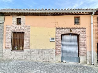 Masia  Calle la iglesia 3. Casa de pueblo junto al castillo de villalonso