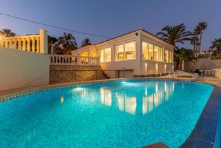Location Chalet à Pueblo Español-Coveta Fumá. Villa de lujo en alquiler con acceso directo a la playa