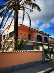 Rent Chalet  Calle aitana. Chalet con piscina en alquiler