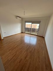 Lloguer Pis  Carrer d'abén al abbar. Chalet independiente con piscina y 1.200 m² de parcela a 25 minu