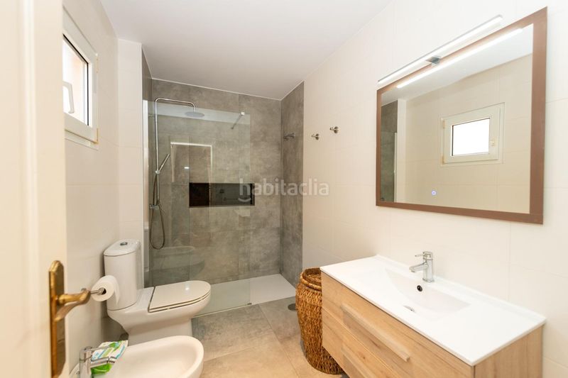 Foto 70a9e92a-28e6-4c30-9526-535c45025820. Casa adossada amb calefacció aparcament piscina a Alicante