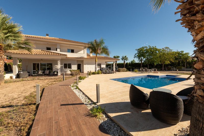 Foto 6a7b6837-5039-4819-819e-3c65220deee4. Xalet amb calefacció aparcament piscina a Pla de la Vallonga Alicante