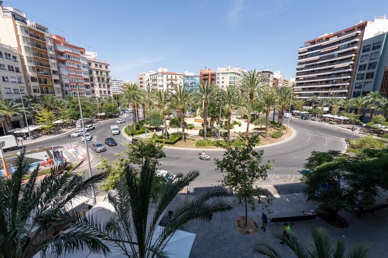 Foto df72cdf6-83ea-4b11-b85a-e46a3c650e30. Affitto appartamento con parcheggio in Ensanche-Diputación Alicante