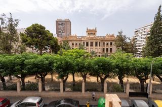Lloguer Pis  Calle de san juan bosco. Estupenda vivienda con vistas a los jardines de la diputación