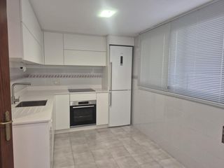 Rent Flat  Calle de san juan bosco. Estupenda vivienda con vistas a los jardines de la diputación