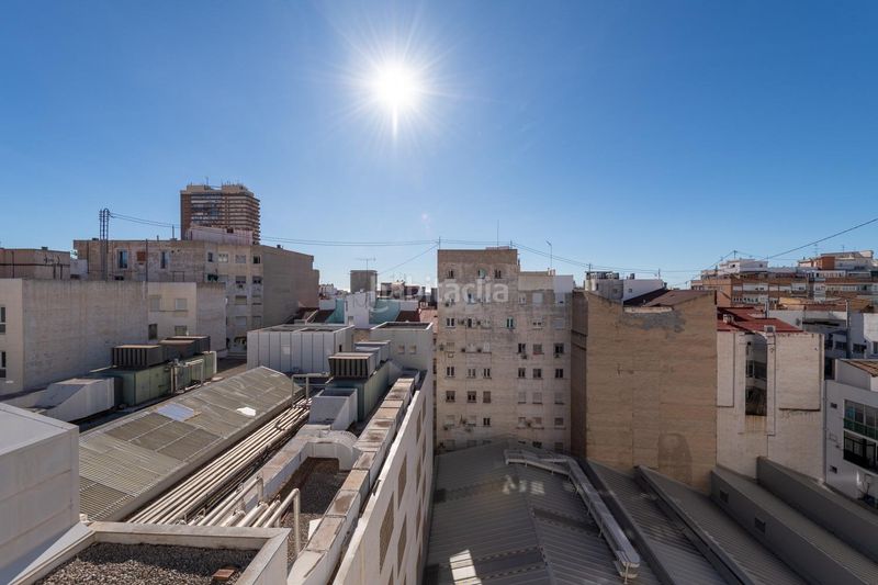 Foto 2d1246ff-abb6-420f-b277-c8bf34c70bbe. Rent penthouse with heating in Ensanche-Diputación Alicante