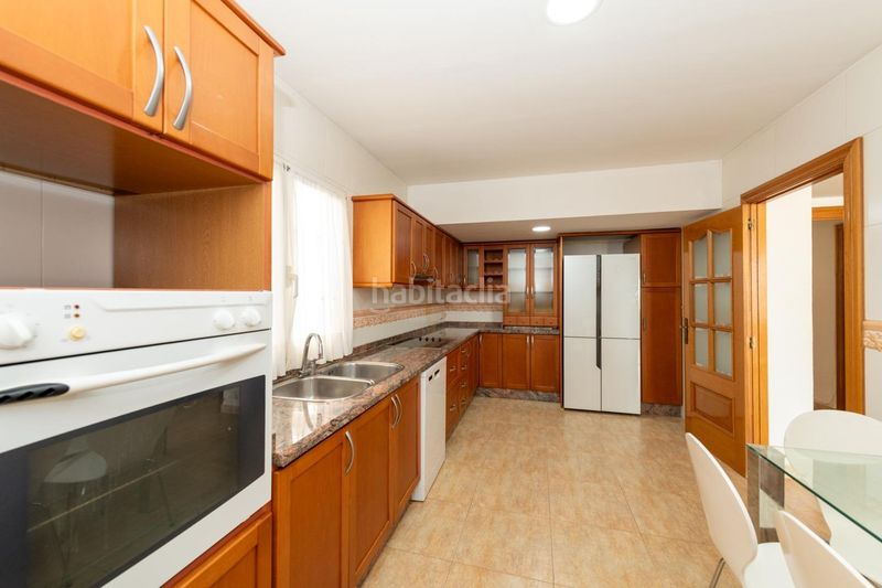Foto c5c2cb2c-71d6-4f76-8c75-a8c31da59c96. Rent penthouse with heating in Ensanche-Diputación Alicante