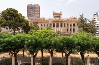 Miete Etagenwohnung  Calle de san juan bosco. Estupenda vivienda con vistas a los jardines de la diputación
