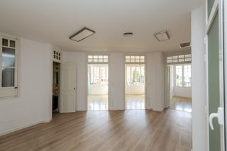 Miete Etagenwohnung in Ensanche-Diputación. Vivienda de alquiler en edificio historico en maisonave.