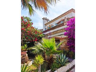 Casa adossada  Calle toses. Casa adosada con piscina comunitaria