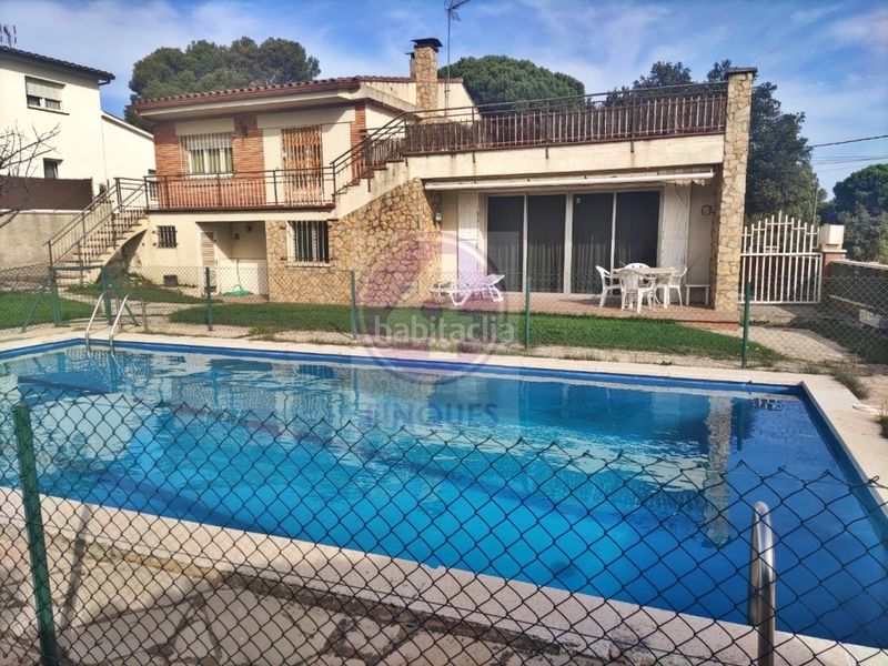 Foto 18f3a4cf-ef3b-4f32-bc3e-c34528854f90. Casa amb piscina a Llagostera