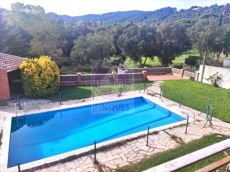 Foto abc49368-7e0f-4df4-95a5-a12724736670. Casa amb piscina a Llagostera