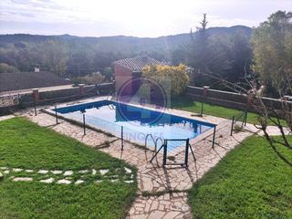 House  Avenida llac del (selva brava). A reformar casa con piscina y pista de tennis