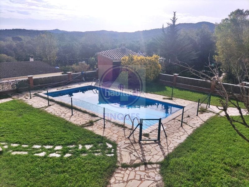 Foto b683d4c8-9cf1-4ea2-b89b-634eb1684ff7. Casa amb piscina a Llagostera