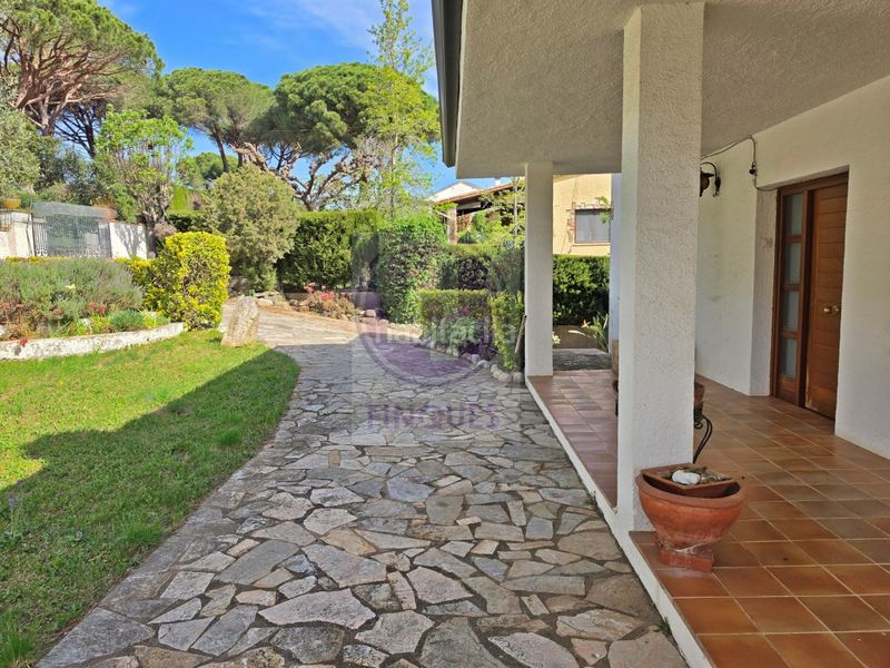 Foto dd728758-2cf4-42fc-a45b-9d42d19911bd. Casa amb aparcament a Cabanyes-Mas Ambrós-Mas Pallí Calonge
