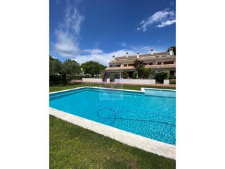Lloguer Apartament  Calle tramuntana. Alquiler verano. apartamento en sagar� con piscina