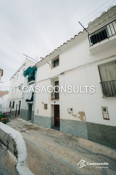 Foto 0ef6e692-3a54-4f39-8186-ee534bb12a8d. Casa amb xemeneia calefacció a Llucena / Lucena del Cid