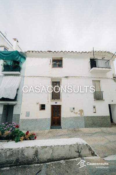 Foto d460300b-2d49-4527-9680-f757025c40d2. Casa amb xemeneia calefacció a Llucena / Lucena del Cid