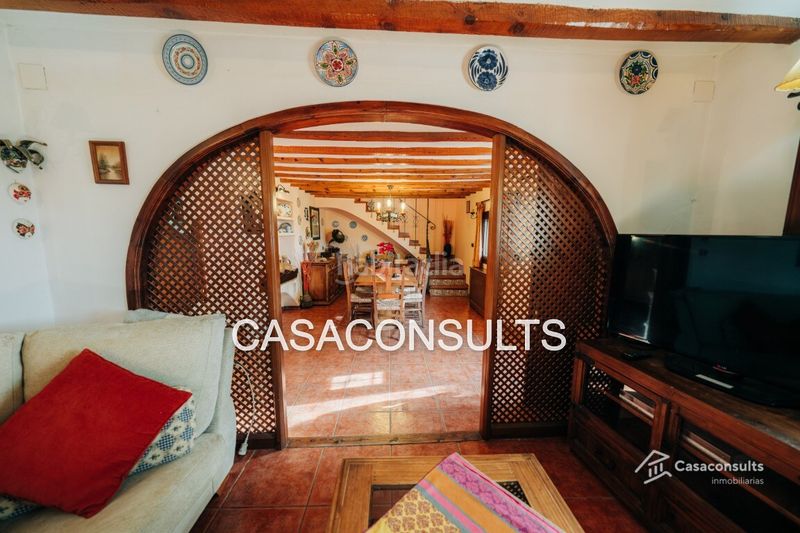 Foto a80b65a5-a474-4355-8cda-3052bf5810f8. Casale con camino riscaldamento parcheggio piscina in Useres (les)