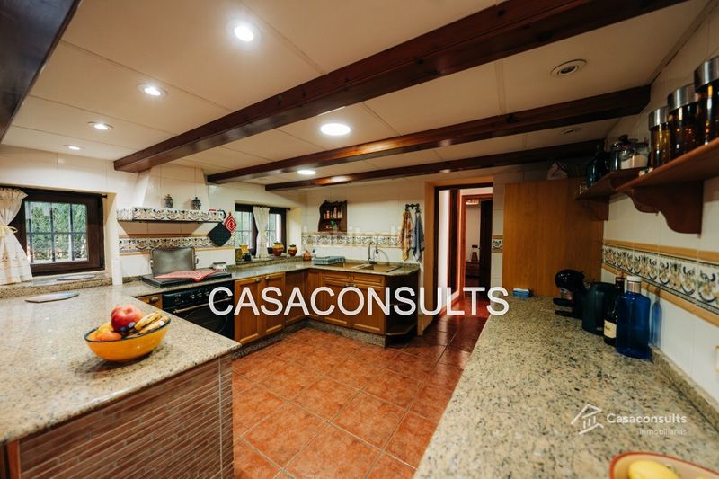 Foto e5ba00a5-ee41-4dfb-98cf-e92294b1ac9f. Casale con camino riscaldamento parcheggio piscina in Useres (les)