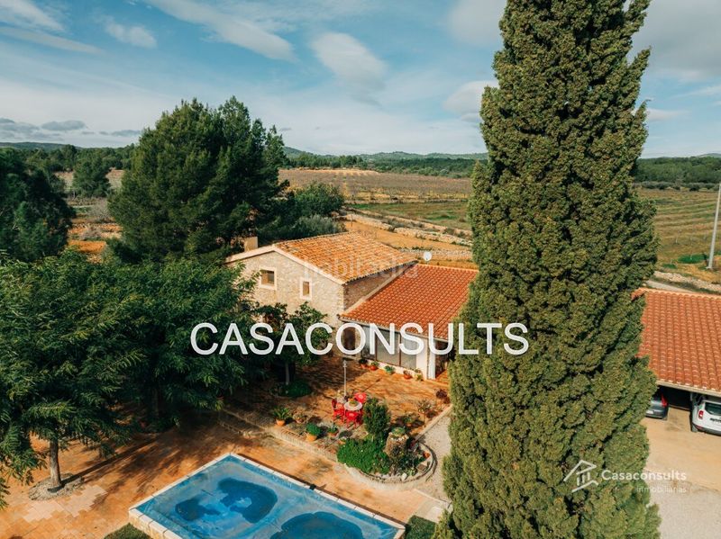 Foto f4c15675-d625-4904-88c3-aa2fbfd91e33. Casale con camino riscaldamento parcheggio piscina in Useres (les)
