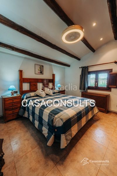 Foto f9fc79d3-efd6-4ad8-9d92-91d0fa6184ef. Casale con camino riscaldamento parcheggio piscina in Useres (les)