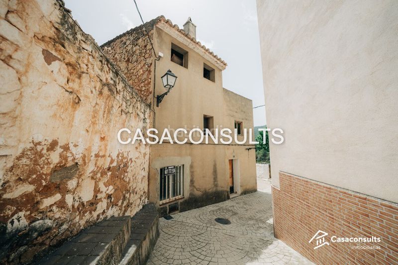 Foto a87af8a8-833d-43c1-b63a-ae55d968bd54. Casa amb xemeneia a Figueroles
