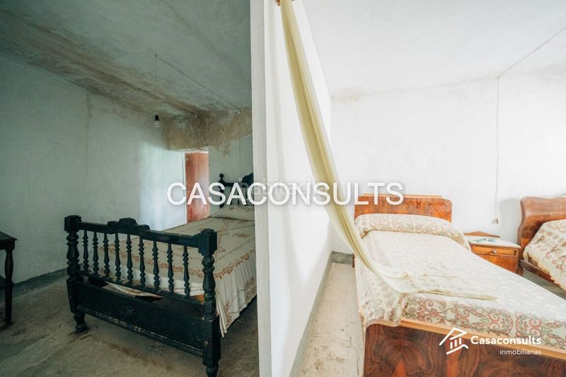 Foto ccecc530-b8db-461e-a39e-6de70420e53b. Casa amb xemeneia a Figueroles