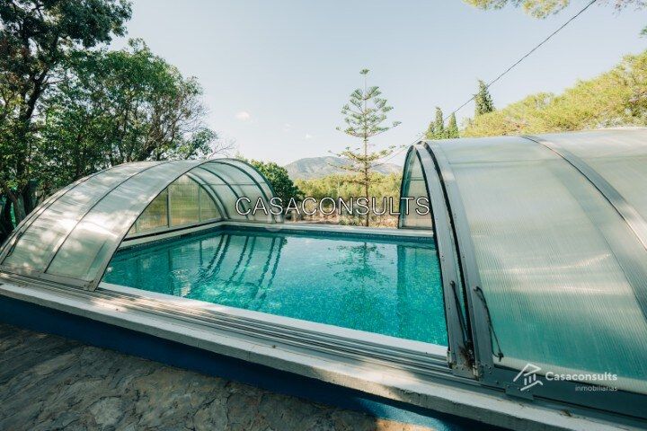 Foto 1e8cabf5-c244-4ab9-ba55-f535d4b580a0. Casa amb xemeneia calefacció aparcament piscina a Sierra Engarcerán