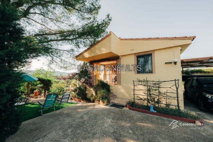 Foto ba882f0d-4f91-4561-9638-1489c56887ef. Casa amb xemeneia calefacció aparcament piscina a Sierra Engarcerán