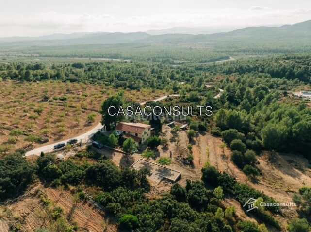 Foto de6546b9-83e4-4396-bd70-4719325ff1fe. Casa amb xemeneia calefacció aparcament piscina a Sierra Engarcerán