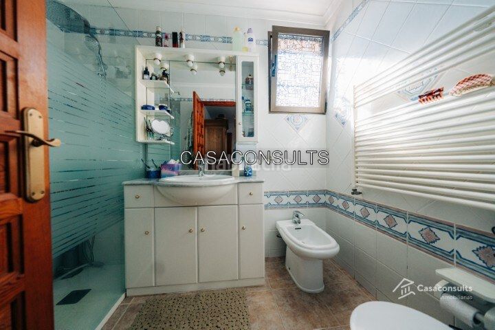 Foto e9244578-0cb7-47c4-866d-ce0f62c68938. Casa amb xemeneia calefacció aparcament piscina a Sierra Engarcerán