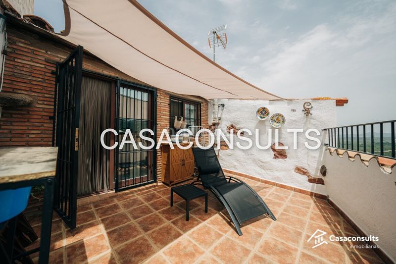 Foto 0242e36a-9982-4ced-9107-ab8c00bc0f16. Casa amb xemeneia calefacció a Vilafamés
