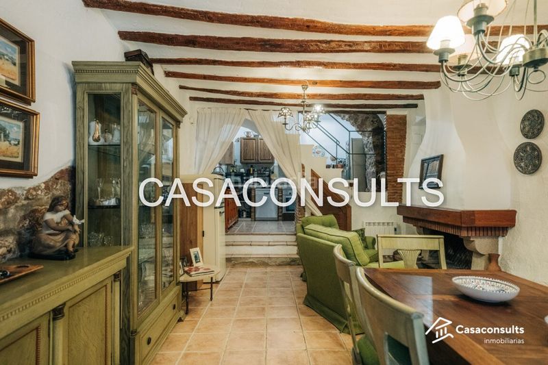 Foto 4fe8a63a-7d42-4017-992a-33d56d1bbd8e. Casa amb xemeneia calefacció a Vilafamés