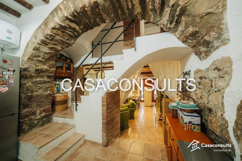 Foto f64c94f3-7c6d-45e8-92ff-5624cf37b439. Casa amb xemeneia calefacció a Vilafamés
