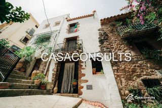 Casa  Carrer pastor. Nw952 � casa con terraza y vistas en el coraz�n de vilafam�s