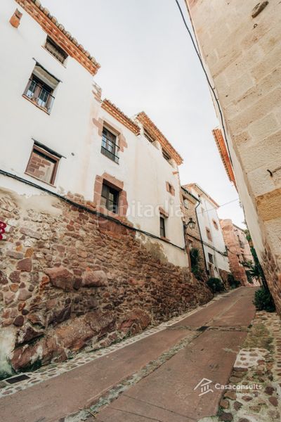 Foto 1d29fc89-efa7-407c-aeaa-c19bd912d322. Casa amb xemeneia calefacció a Vilafamés