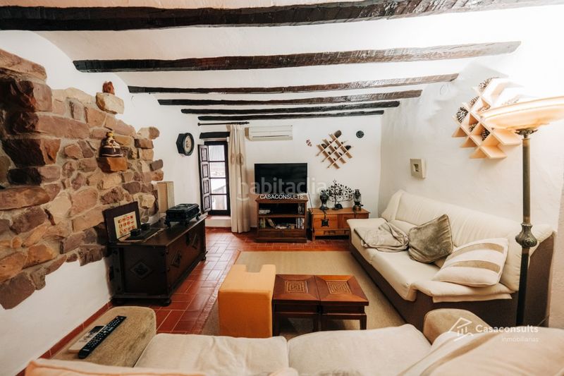 Foto 49ba6605-b99f-4432-a8ab-d635d5f43b95. Casa amb xemeneia calefacció a Vilafamés