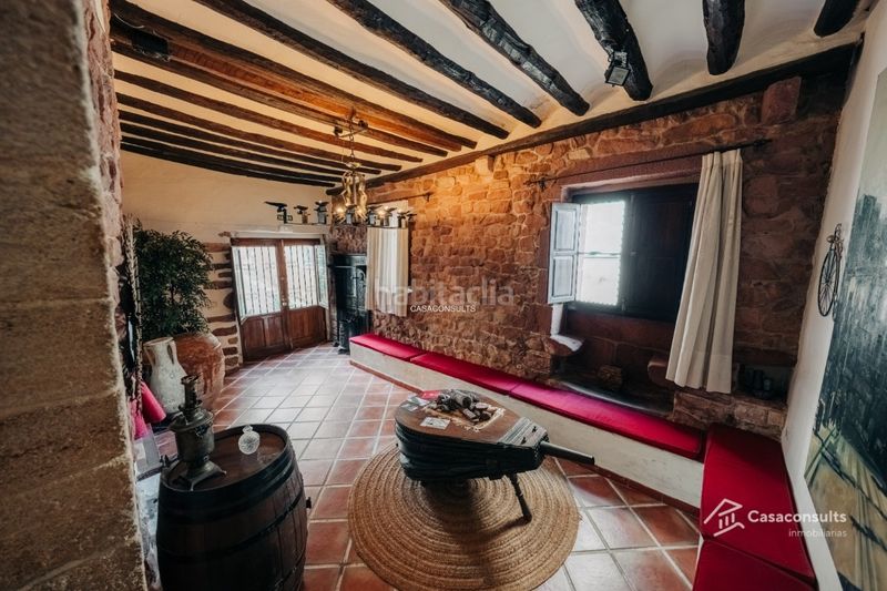 Foto f4c022d8-87cd-4408-95a4-f49de0bbc09c. Casa amb xemeneia calefacció a Vilafamés