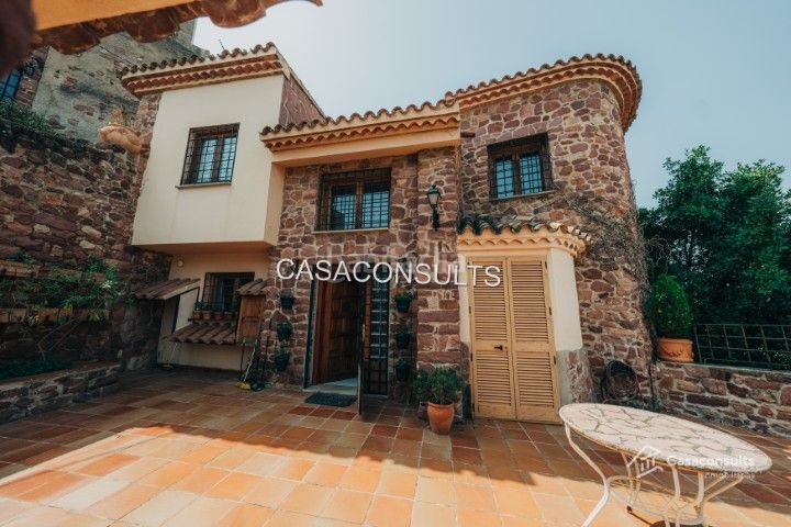 Foto bfb1f385-95f0-411c-9960-ea1c66210e8a. Casa amb xemeneia calefacció a Vilafamés