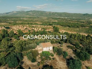Casale in Useres (les). Encantadora masía rural con gran terreno