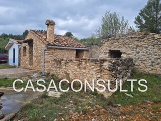 Masia a Atzeneta del Maestrat. Nw674 – masia con terreno