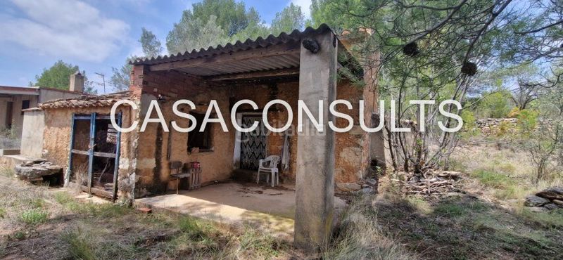 Foto 33e507ee-1a5b-46ea-b913-1486d49e9157. Masia amb xemeneia aparcament a Benafigos