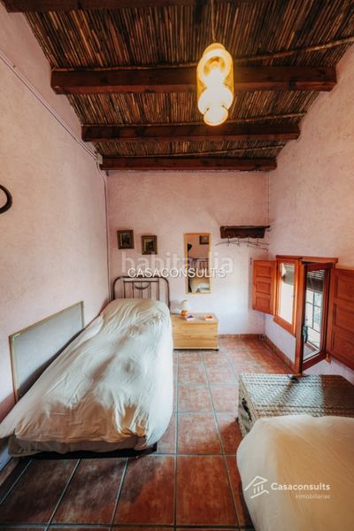 Foto 0b90d183-793d-4165-a903-76cd8c3e0026. Masia amb xemeneia calefacció aparcament a Vilafamés
