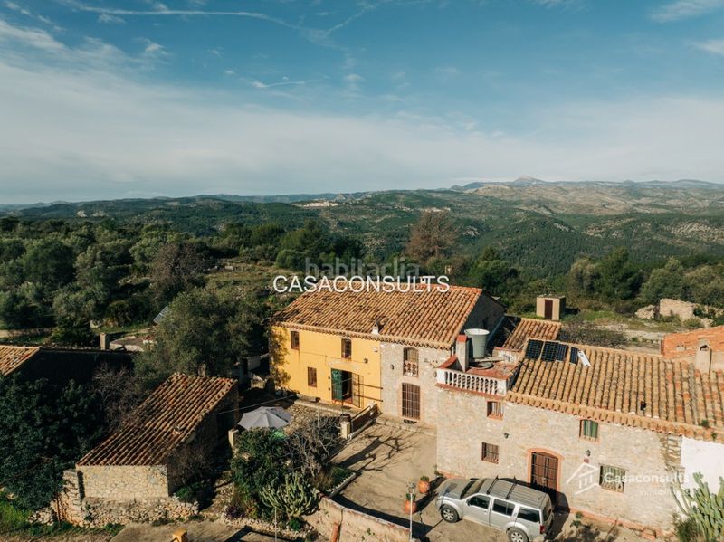 Foto 1ce75a6b-94ed-4bdb-a306-5a3d418b6414. Masia amb xemeneia calefacció aparcament a Vilafamés