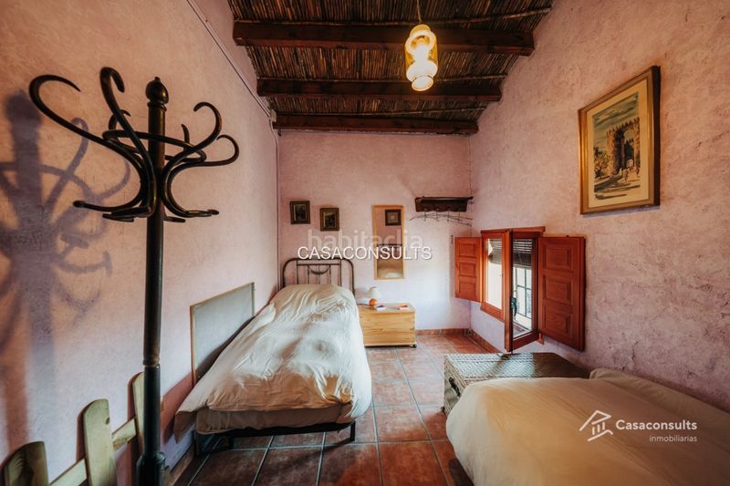 Foto a8ec26f3-d512-4884-97b6-ea96100aa7bb. Masia amb xemeneia calefacció aparcament a Vilafamés