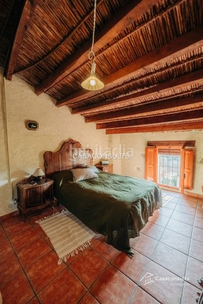 Foto d64c131f-06a0-4c70-aec2-907488462420. Masia amb xemeneia calefacció aparcament a Vilafamés