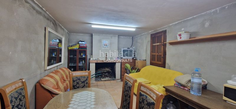 Foto 1dfa8052-7227-4ef3-a428-0c51d857b39d. Masia amb xemeneia aparcament a Vall d´Alba