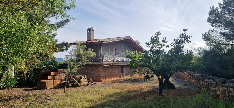 Foto 459f75a9-e7bb-41b3-a04f-a94ea710159d. Masia amb xemeneia aparcament a Vall d´Alba